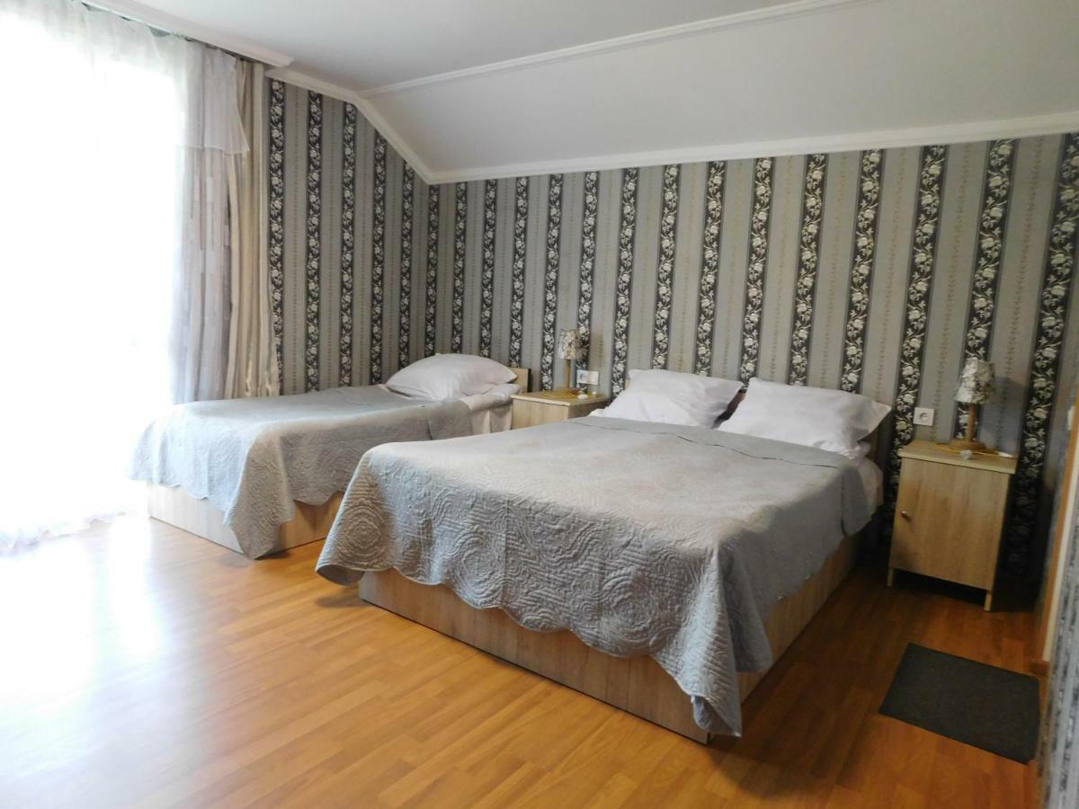 Akaki'S Guesthouse Borjomi Exteriör bild